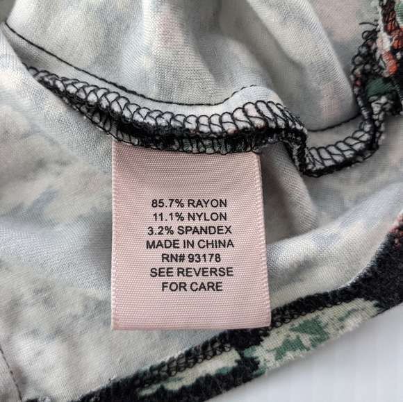 Philosophy Floral Blouse with Gold Zipper - Sz. Medium - Picture 8 of 13